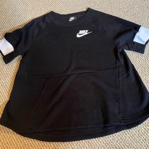 Nike short-sleeve sweatshirt